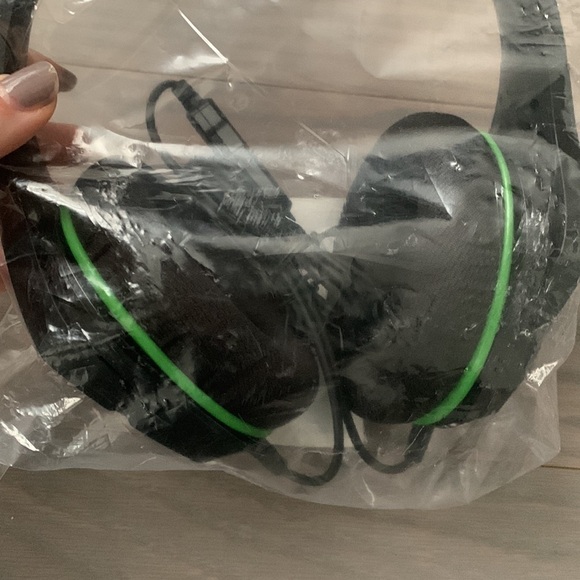 Hyperx CloudX Stinger Core Gaming Headset for Xbox - Picture 3 of 3